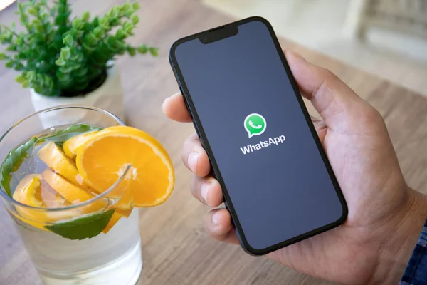 Cara Menggunakan Kata kata Bijak di Status WhatsApp Secara Efektif