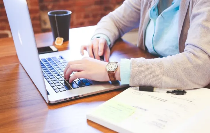 Hubungan Hukum Islam dan Hukum Adat dalam Kehidupan Bermasyarakat