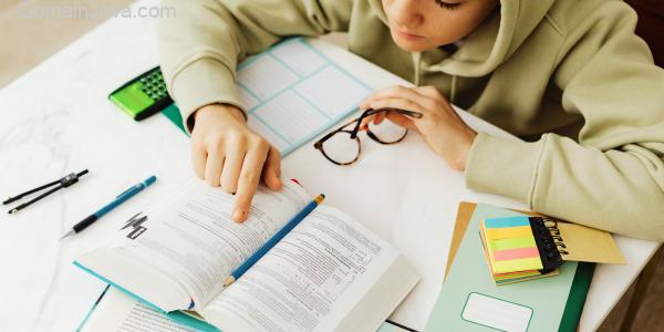 JELASKAN Ke Dua Bagian Organisasi Menurut James D. Thompson Tersebut