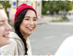 Ciri Orang Punya Empati Tinggi: Sering Ucapkan 5 Kalimat Ini Bikin Orang Lain Nyaman & Dihargai