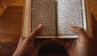 Bacaan Ayat Kursi Latin dan Arab Beserta Artinya (Lengkap)