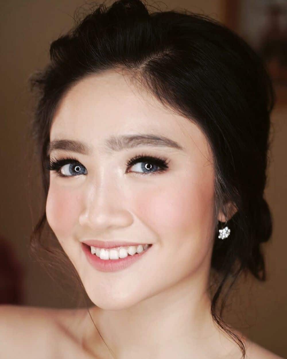 Tutorial Make Up Wisuda Tahan Lama Berjam-jam, Terlihat Natural!