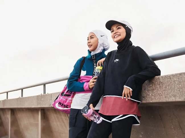 8 Outfit Jalan Sehat Hijab, Bikin Tetap Fashionable Saat Olahraga