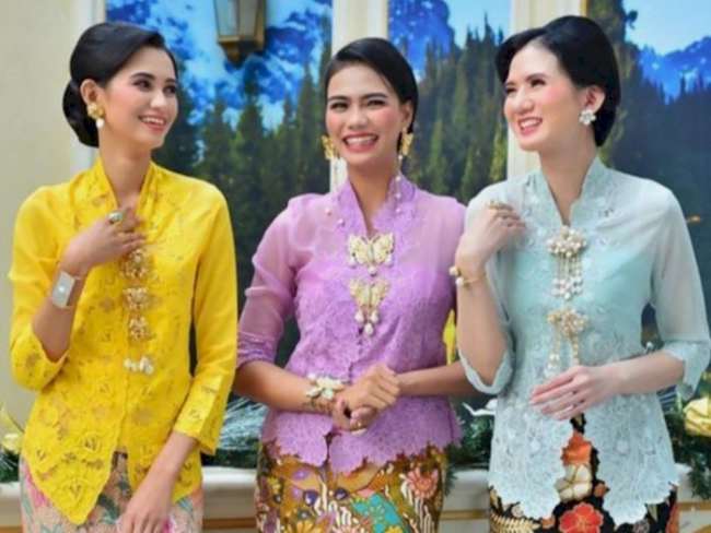 8 Model Kebaya Encim Betawi dengan Jilbab atau Non Hijab