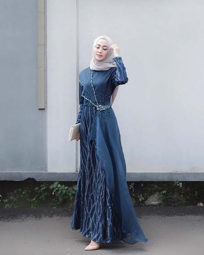 7 Referensi Dress Graduation Hijab yang Elegan dan Modis – DomainJava.com