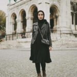 12 Outfit Serba Hitam Wanita Hijab ala Cewek Mamba, Keren Abis!