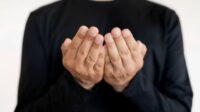 Doa Masuk dan Keluar Masjid Sesuai Sunnah: Arab Latin & Arti