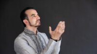 Doa Masuk Kamar Mandi Arab, Latin & Artinya Wajib Hafal