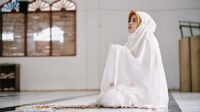Doa Selamat Dunia Akhirat Lengkap Arab, Latin & Artinya