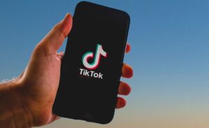 Jadwal FYP TikTok Hari Ini Berdasarkan Algoritma Terbaru