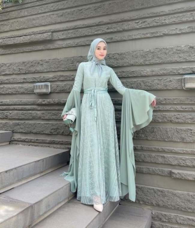 Dress Lengan Terompet yang Estetik