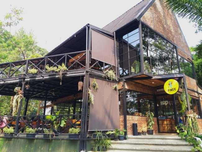Finch Coffee and Restaurant