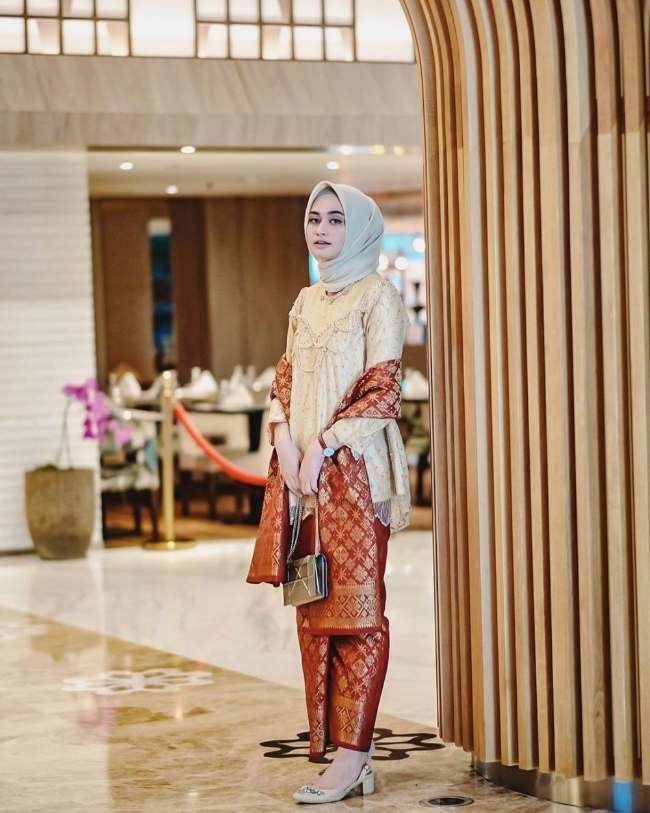 Kain Songket dan Kebaya