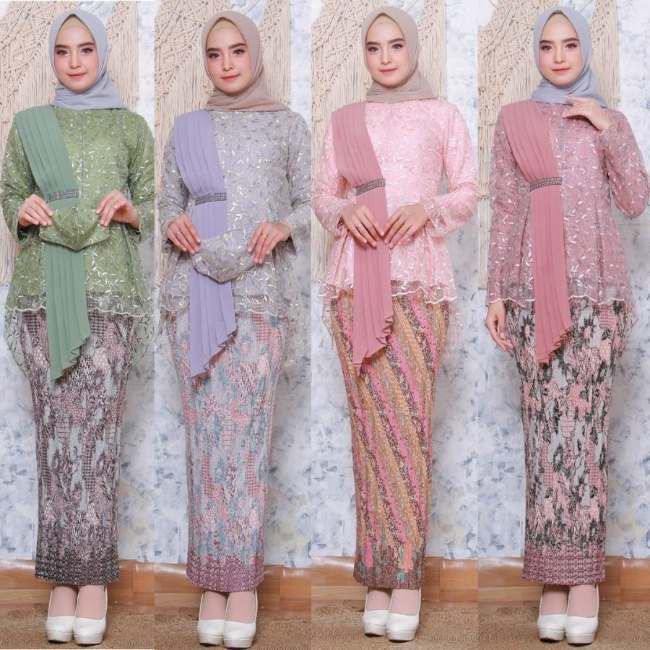 Kebaya Brokat dengan Selendang