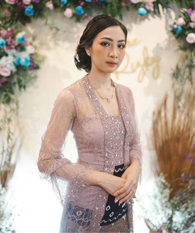 Kebaya Model Kutu Baru