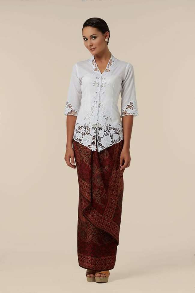 Kebaya kartini klasik