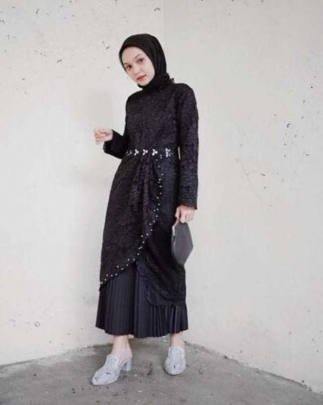 Lace Dress Hitam Plisket