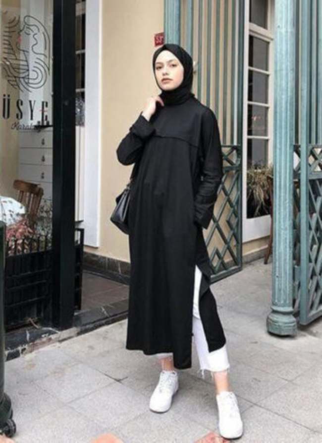 Mini Dress dengan Jeans Ripped Putih