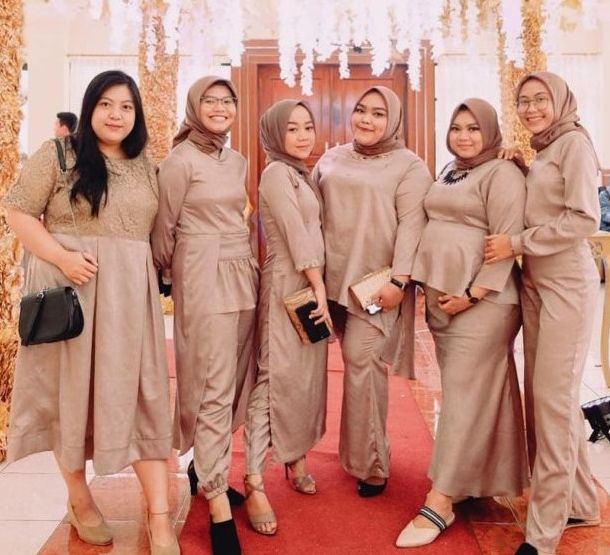 Model Baju Bridesmaid Bahan Satin