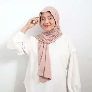 Model Pashmina Kaos Simpel