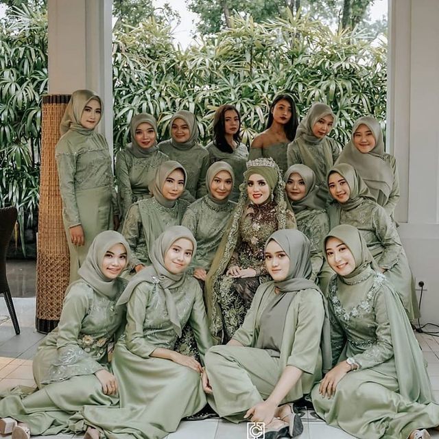 OOTD Bridesmaid Warna Sage Green