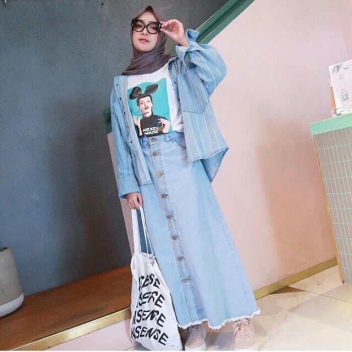 OOTD Kaos, Jaket dan Rok Jeans