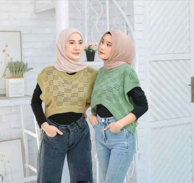 Rompi Rajut Crop Top