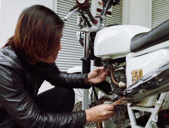 Cara Ganti Oli Motor Matic Sendiri di Rumah Mudah, Hemat, dan Efisien