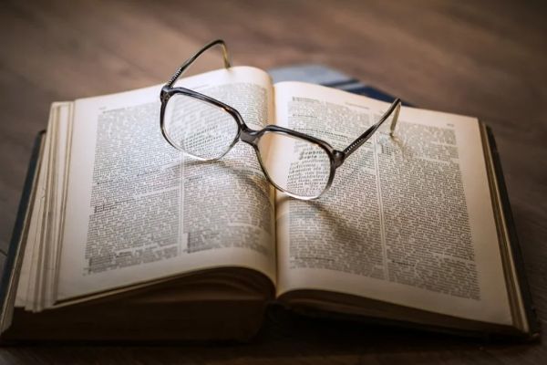 Perbedaan Kalimat Langsung dan Tidak Langsung + Contoh