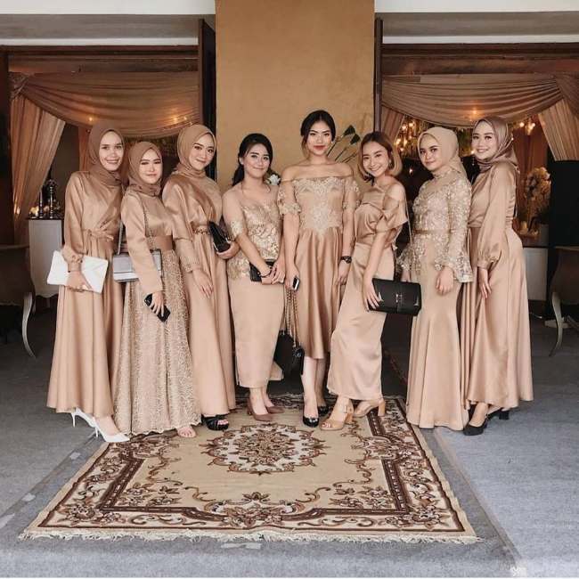 13-model-gaun-bridesmaid-hijab-dan-non-hijab-batik,-satin,-dll