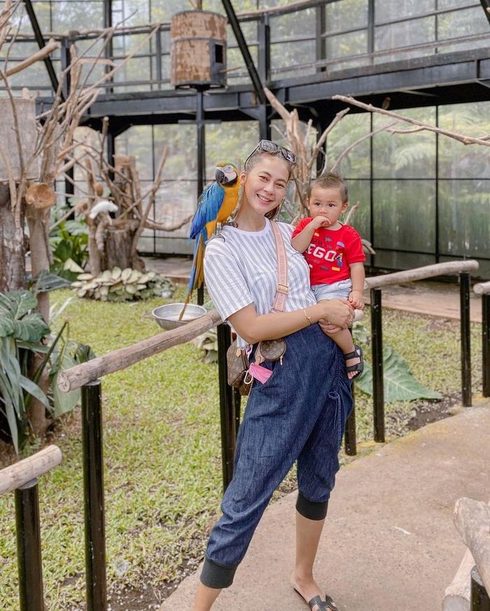 8-outfit-ke-kebun-binatang-untuk-wanita-dan-anak,-fashionable!