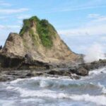 Pantai Karang Nini Pangandaran: Lokasi/Rute & Daya Tariknya