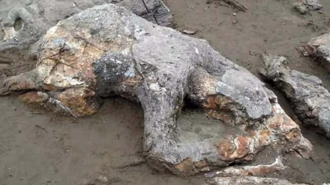 batu-malin-kundang-beneran-ada?-ternyata-jadi-tempat-wisata!