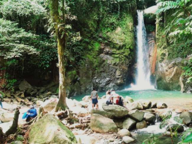 air-terjun-sarambualla:-tiket-terbaru-2026,-lokasi-&-daya-tarik