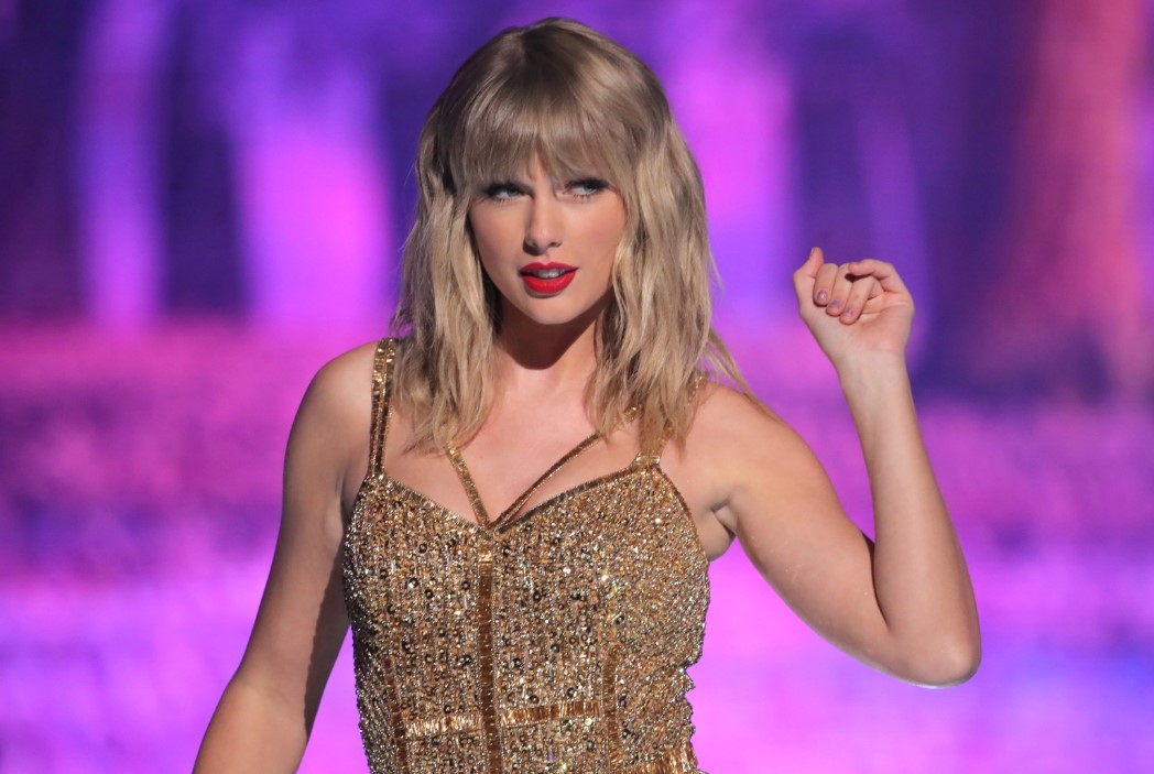 880 lirik lagu you belong with me taylor swift dan terjemahannya