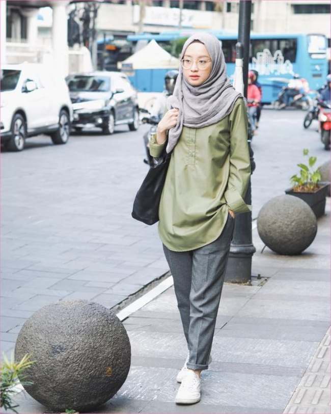 Celana Abu dan Blouse Olive