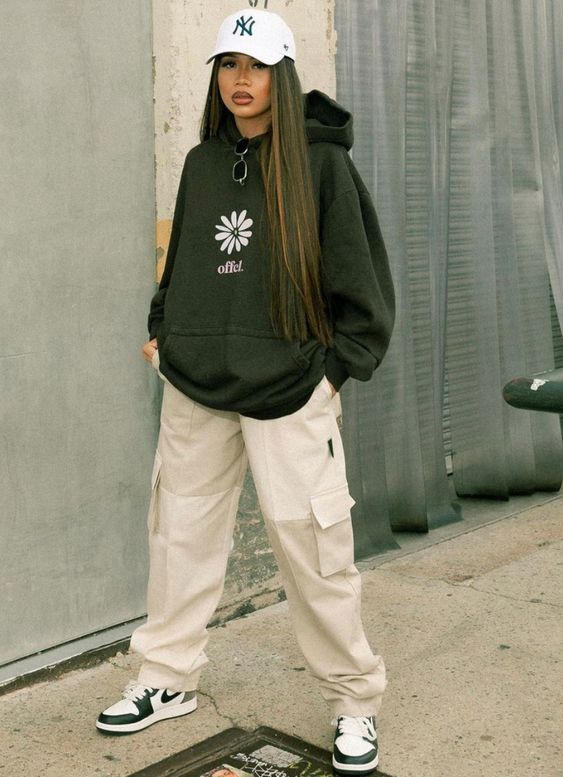 Celana Cargo dan Hoodie