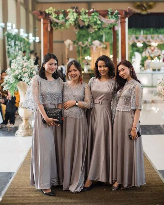 Gaun Bridesmaid Tile