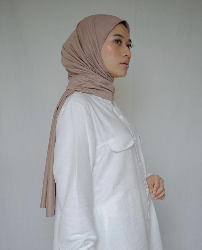 Gaya Hijab Pashmina Jersey Ala Selebgram