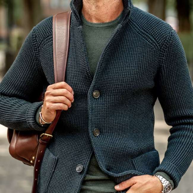 Jaket Rajut dengan Kancing