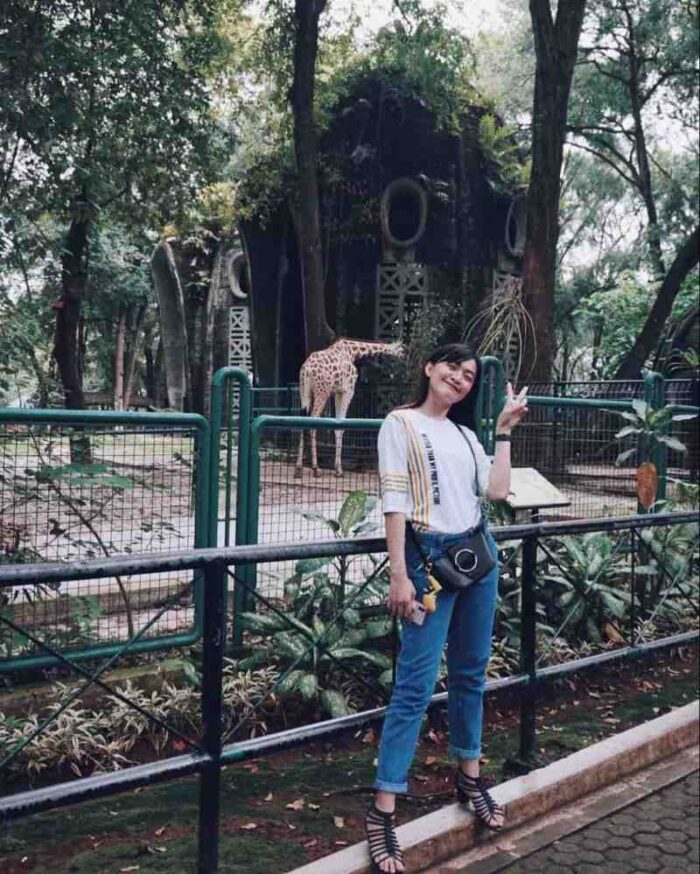 Kaos dan Celana Jeans