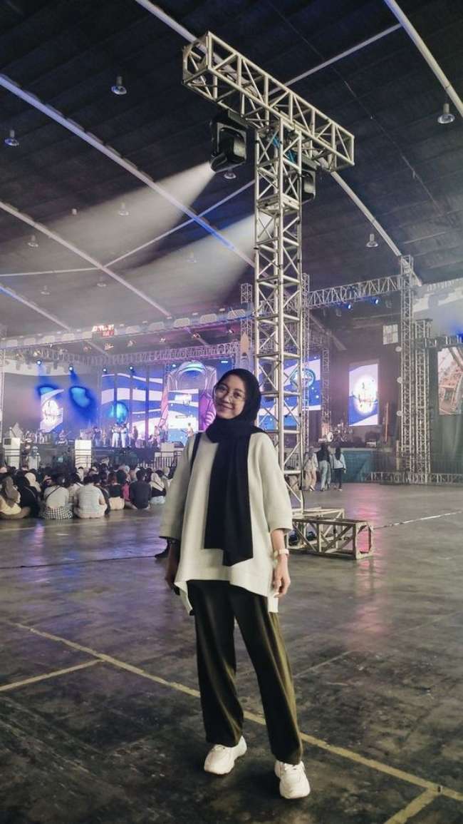 Oversized Sweater dan Loose Pants