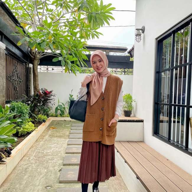 Style Ambil Raport ala Ayana Moon