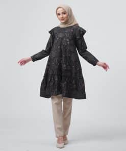 Tunik Hitam Motif dan Celana Khaki