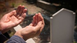 Doa Ziarah Kubur, Adab dan Tata Cara Berziarah Kubur Lengkap