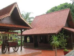Ciri-Ciri Rumah Adat Kebaya DKI Jakarta, Fungsi, dan Nilai Budaya Khas Betawi
