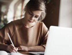 Makna Lagu Eleven Weeks – Vansire: Nostalgia, Kehilangan, dan Adaptasi