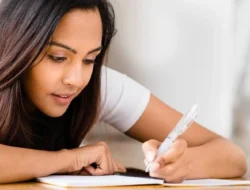 Makna Lagu The Man Who Can’t Be Moved The Script